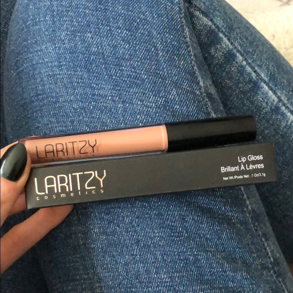 Laritzy vibe lip gloss NWT
